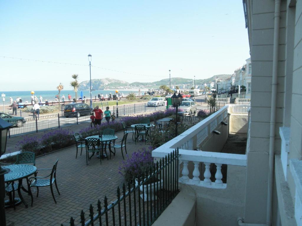 Queens Hotel Llandudno Bagian luar foto