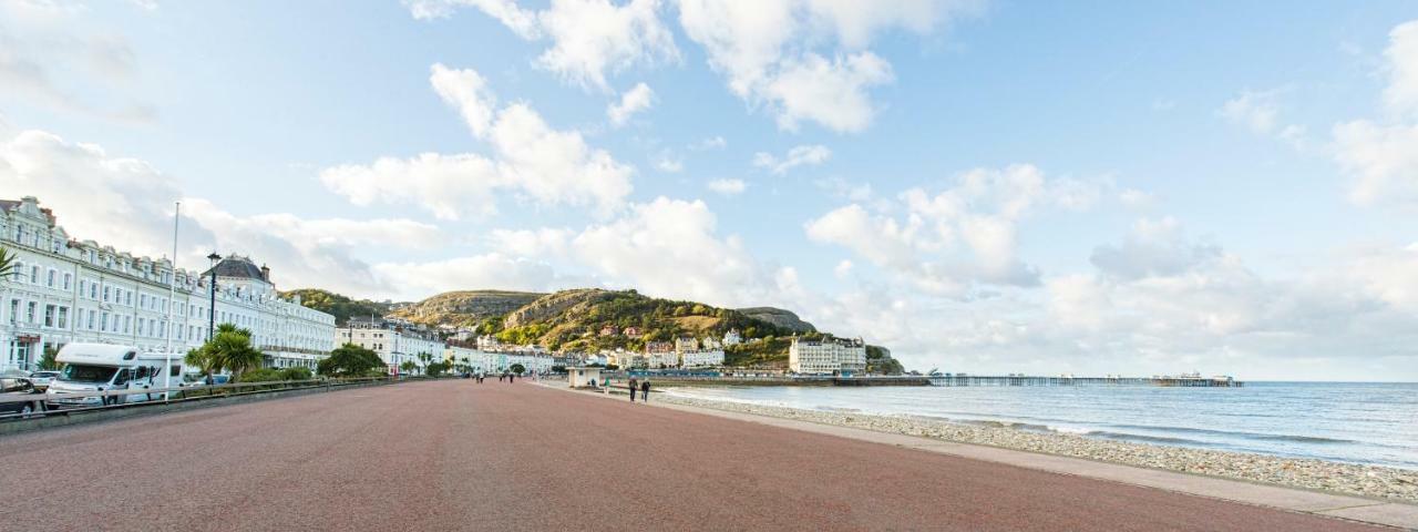 Queens Hotel Llandudno Bagian luar foto
